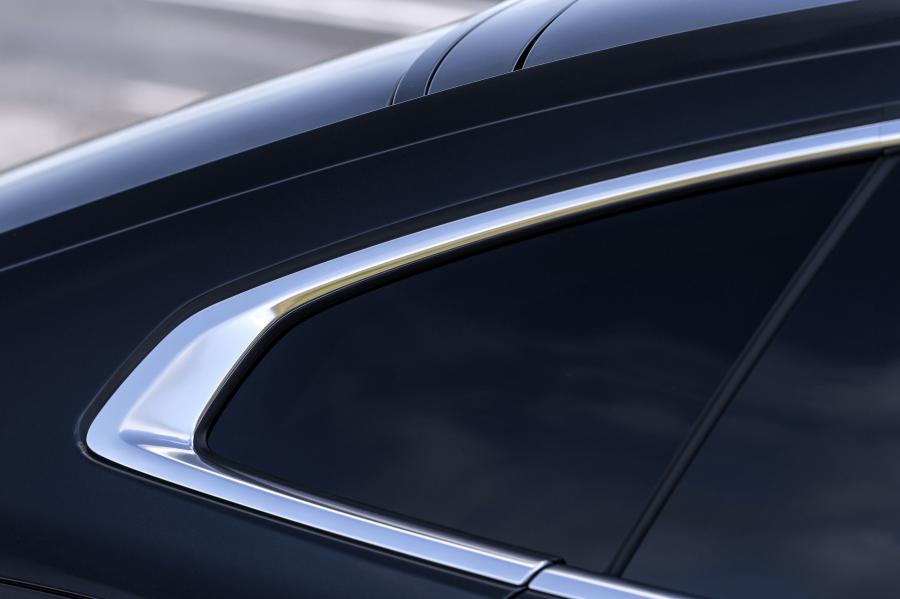 Детали экстерьера Volkswagen Arteon 4Motion Elegance 2017 года  (UK) (фото 10 из 41)